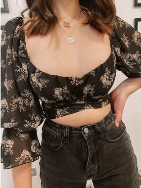 Altered state women’s medium floral crop top with balloonsleeves,back tie detail